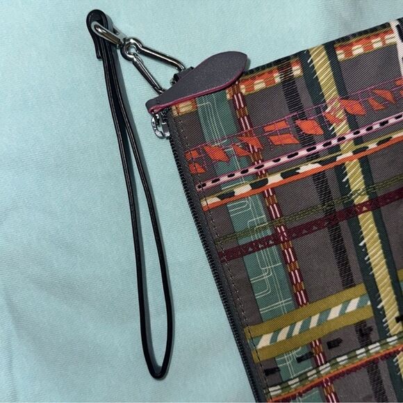 Vera Bradley City Plaid Midtown Gray Multi Nylon Wristlet Pouch - Picture 5 of 6